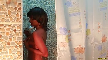 Hot Srilankan actress full nude bath full at 