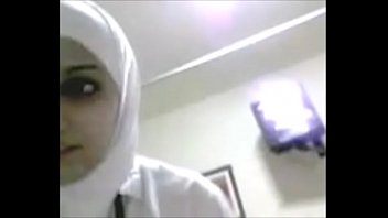 Marrokkaanse verpleegkundige pijpt patient-Marokkaanseporno.com