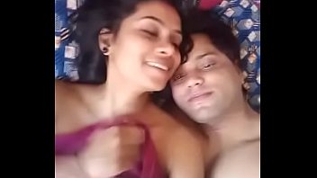 Sexy Indian GF Exposing Her Big Boobs On Cam Videbd.com