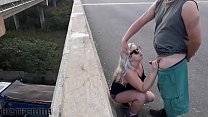 Loira casada chupando  amigo na ponte da rodovia